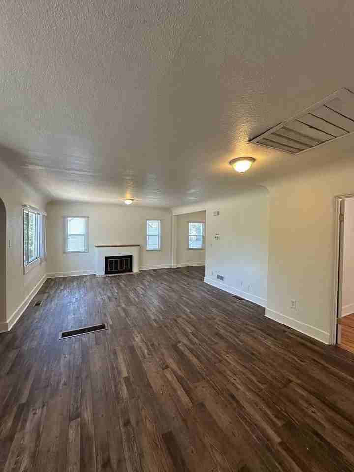 814 20th St - Photo 6 of 13