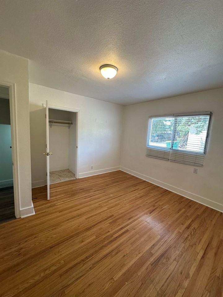 814 20th St - Photo 7 of 13