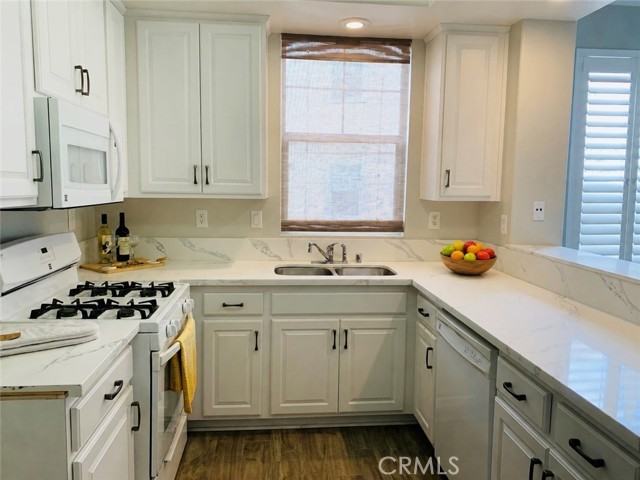 1044 S Rossano Way - Photo 3 of 18