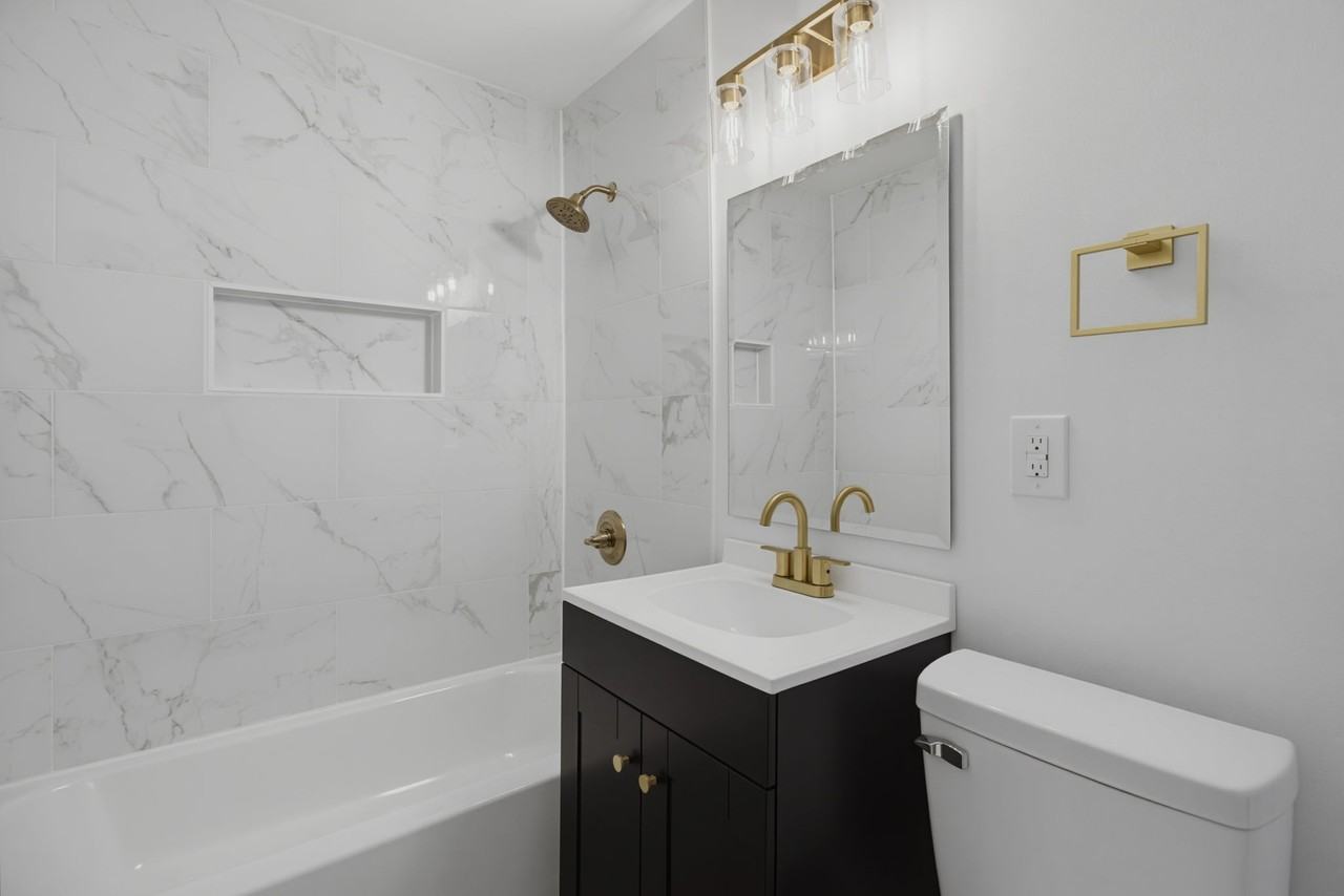 931 Marlboro St #1 - Photo 4 of 32