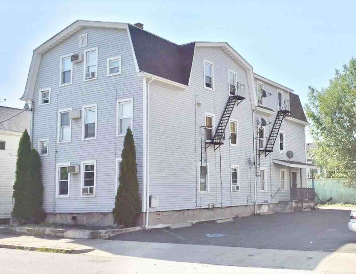 24 Lawn Ave #1R - Photo 2 of 19