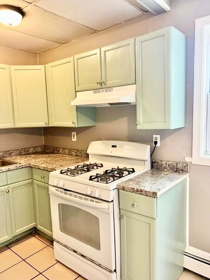 24 Lawn Ave #1R - Photo 5 of 19