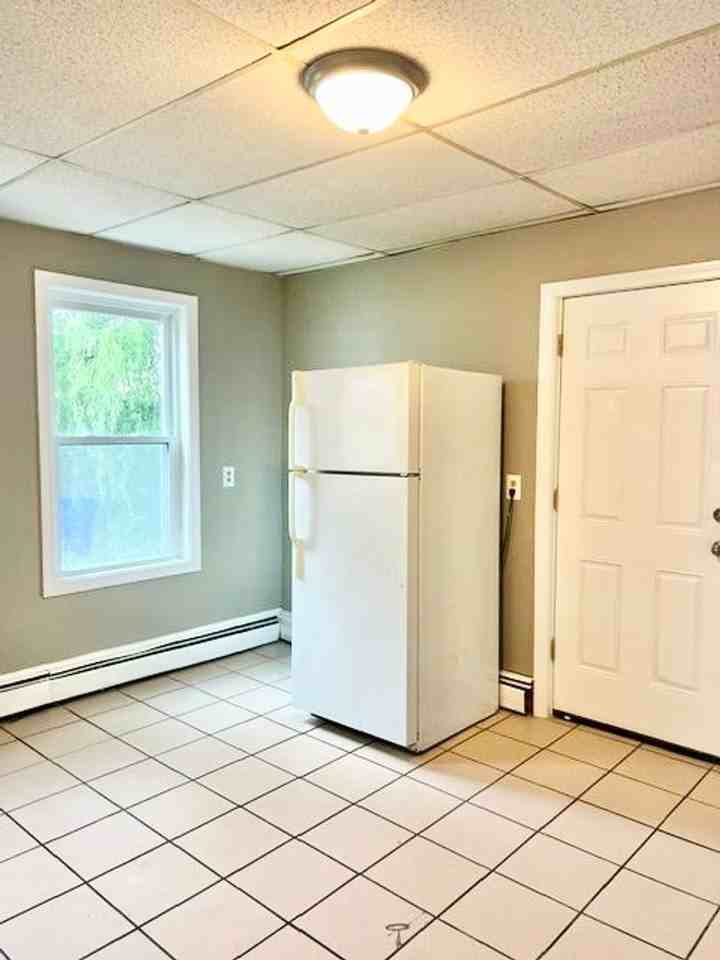 24 Lawn Ave #1R - Photo 6 of 19