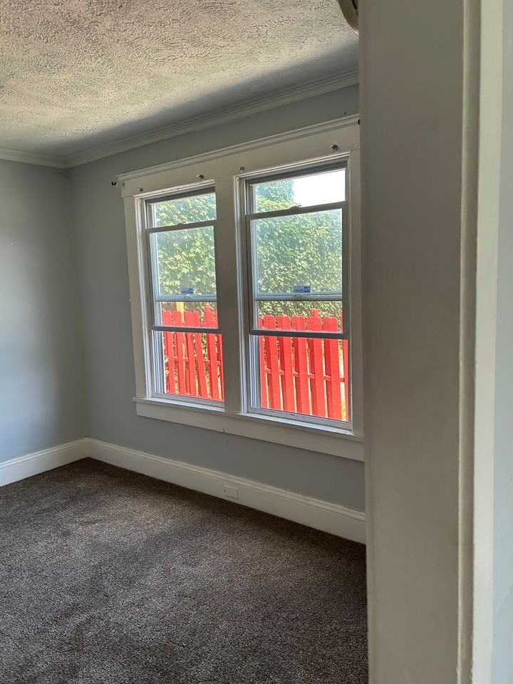 9505 Sladden Ave - Photo 5 of 25