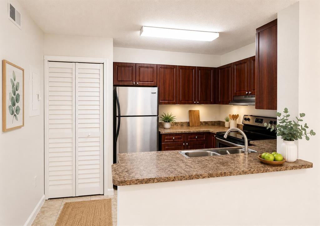 351 Palm Way #204 - Photo 2 of 6
