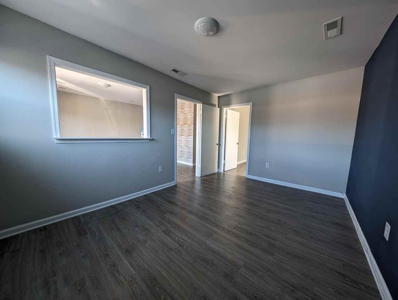 610 S Market St - Photo 3 of 12