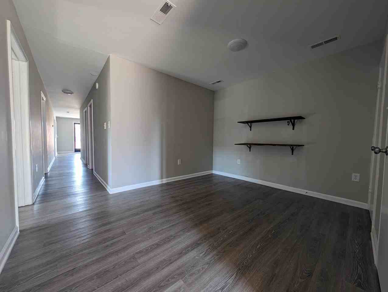 610 S Market St - Photo 4 of 12