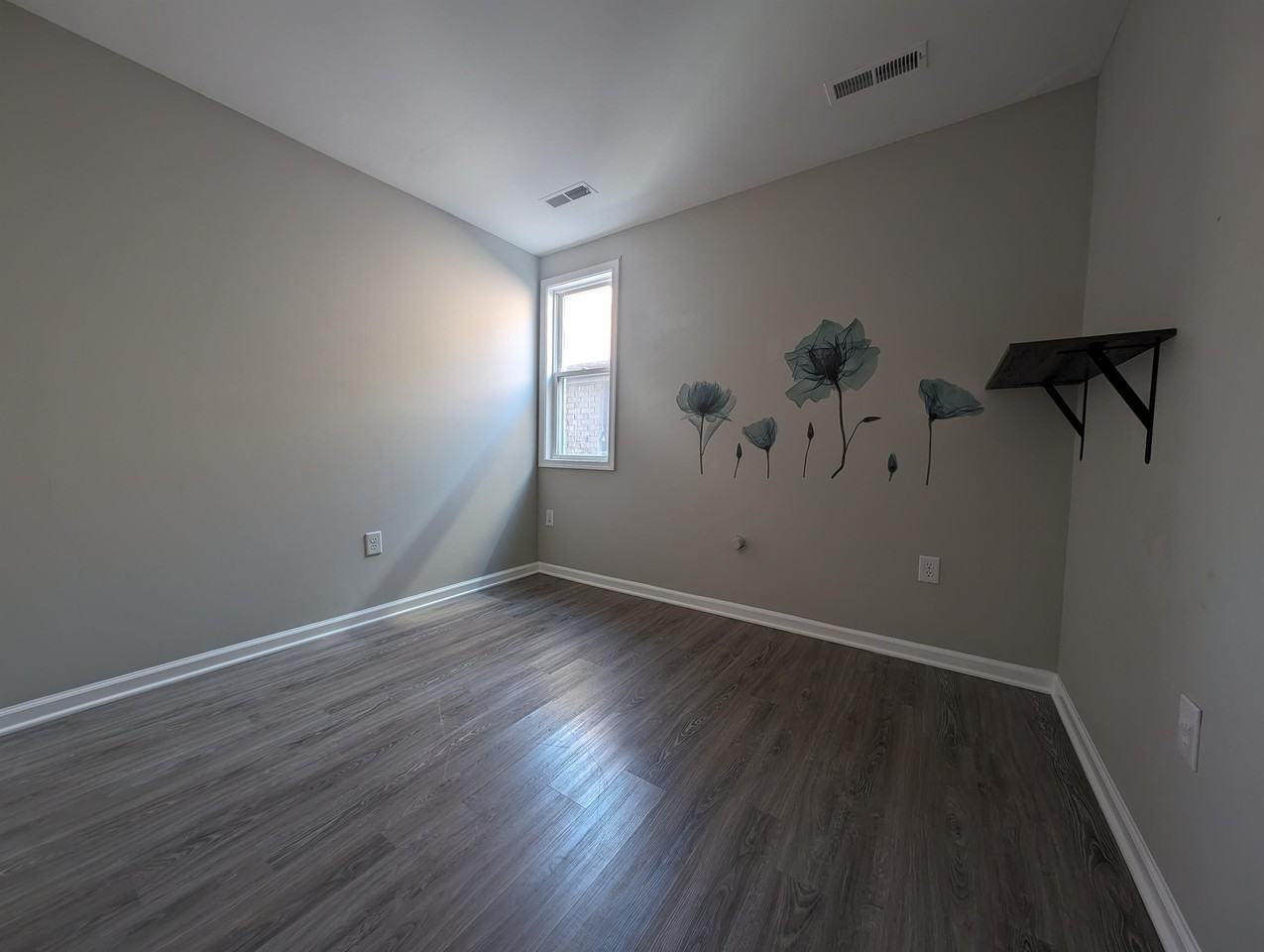 610 S Market St - Photo 6 of 12