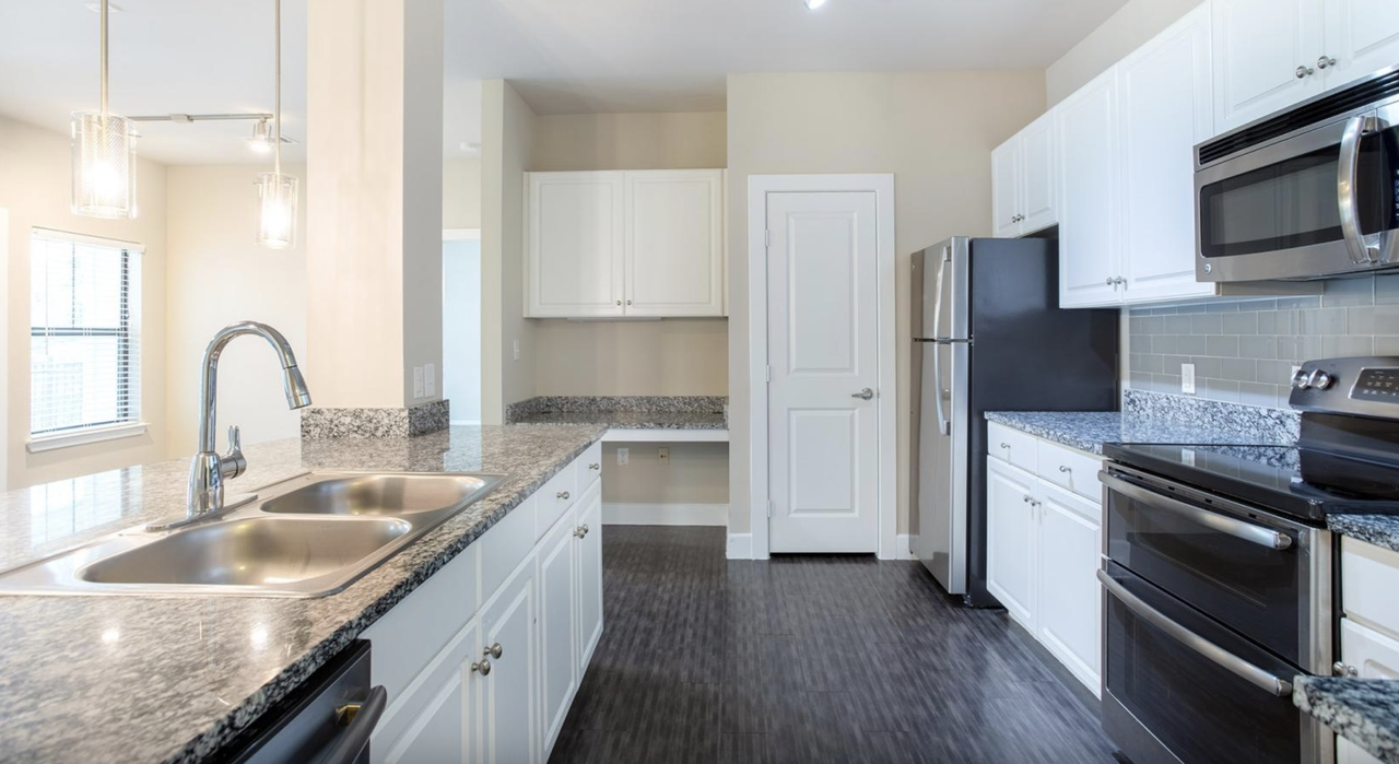 3600 Ranch Road 620 South - Photo 3 of 17