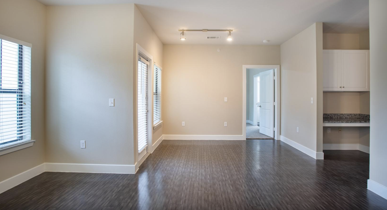 3600 Ranch Road 620 South - Photo 2 of 17