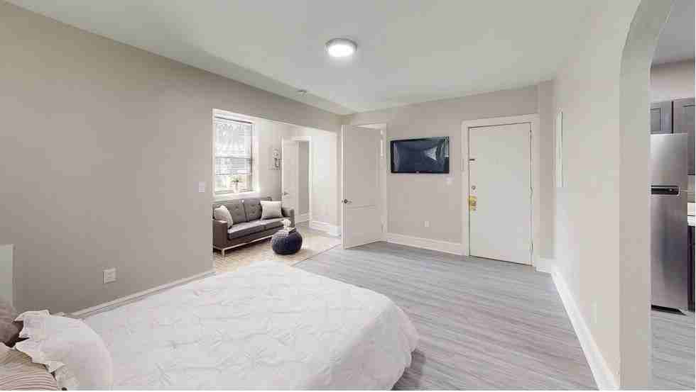 Lennox Apartments - Photo 6 of 16