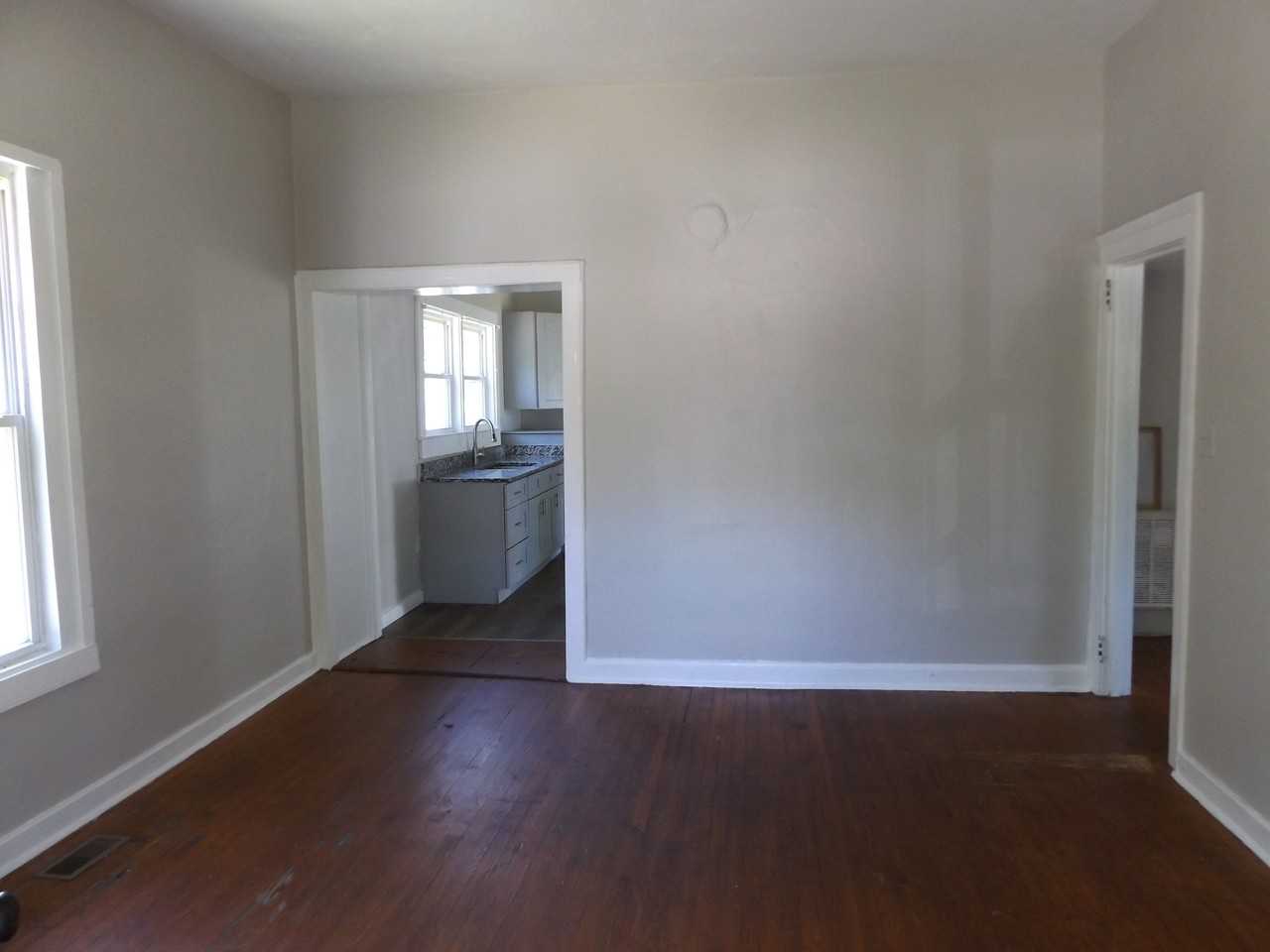 116 Aikman Ave #1 - Photo 3 of 10