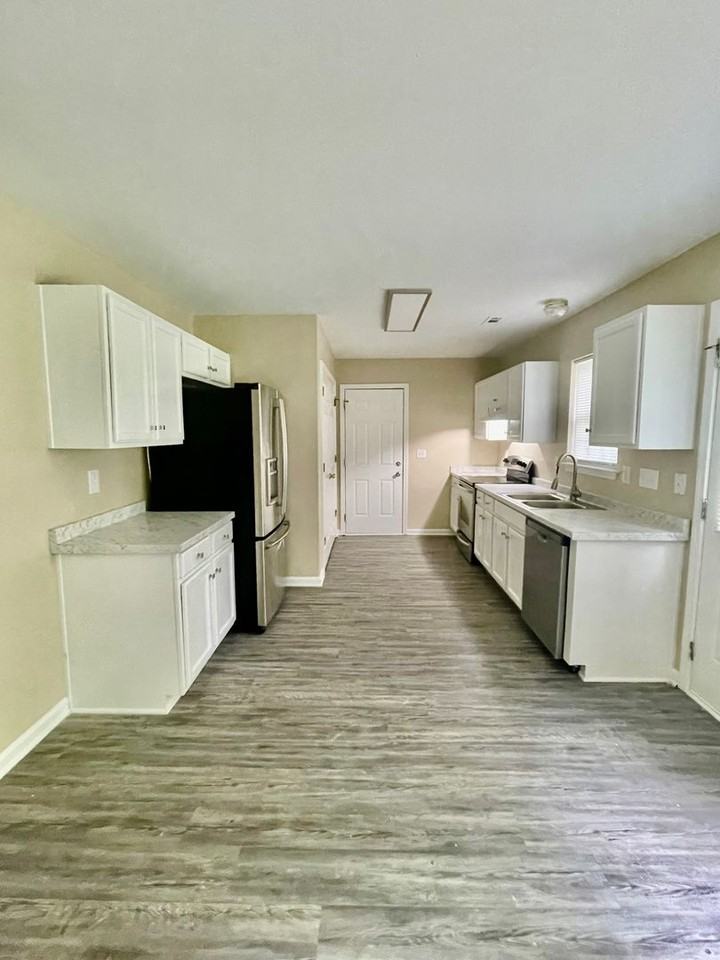 6713 Mallard Creek Rd - Photo 6 of 14