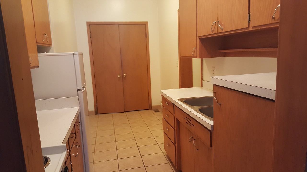616 ½ Front Street - Photo 3 of 5