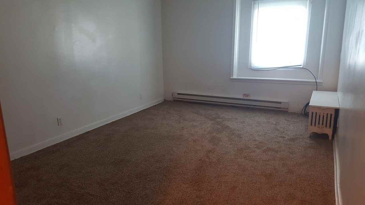 616 ½ Front Street - Photo 4 of 5