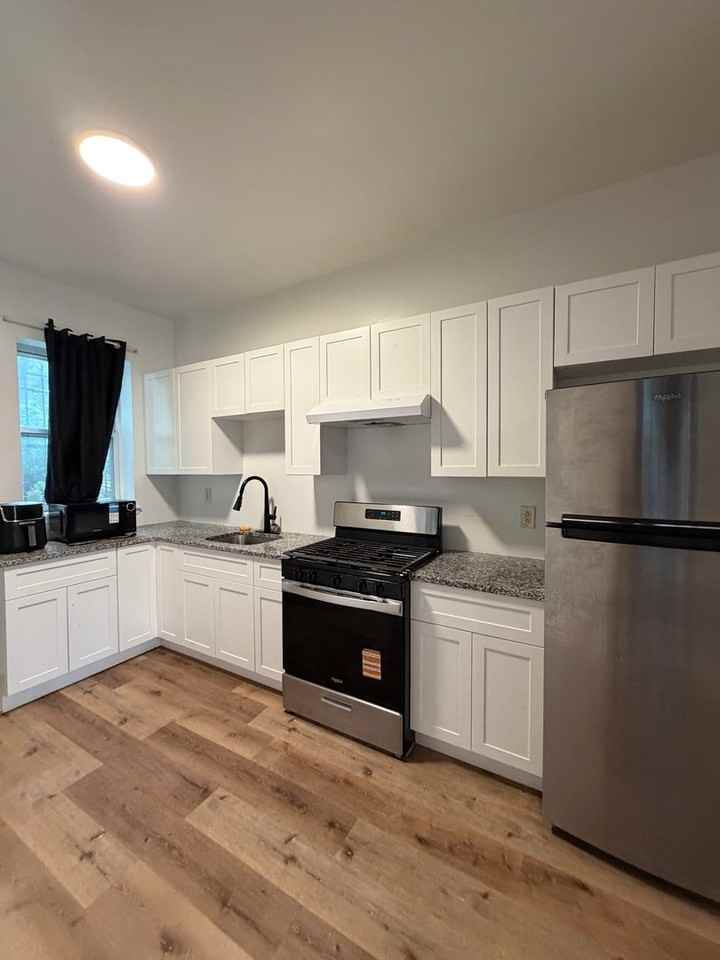 1316 S May St - Photo 2 of 16