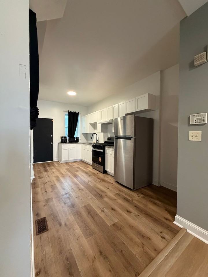 1316 S May St - Photo 4 of 16