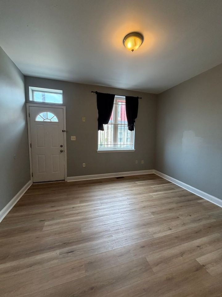 1316 S May St - Photo 5 of 16