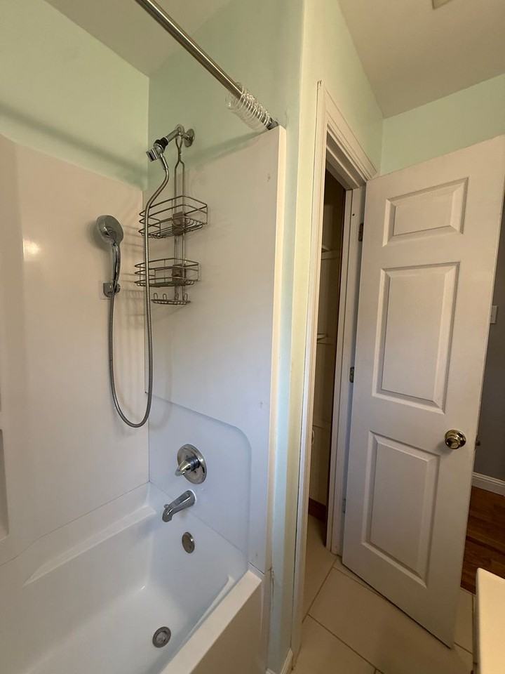 5103 Woodlawn Rd Nw - Photo 7 of 22