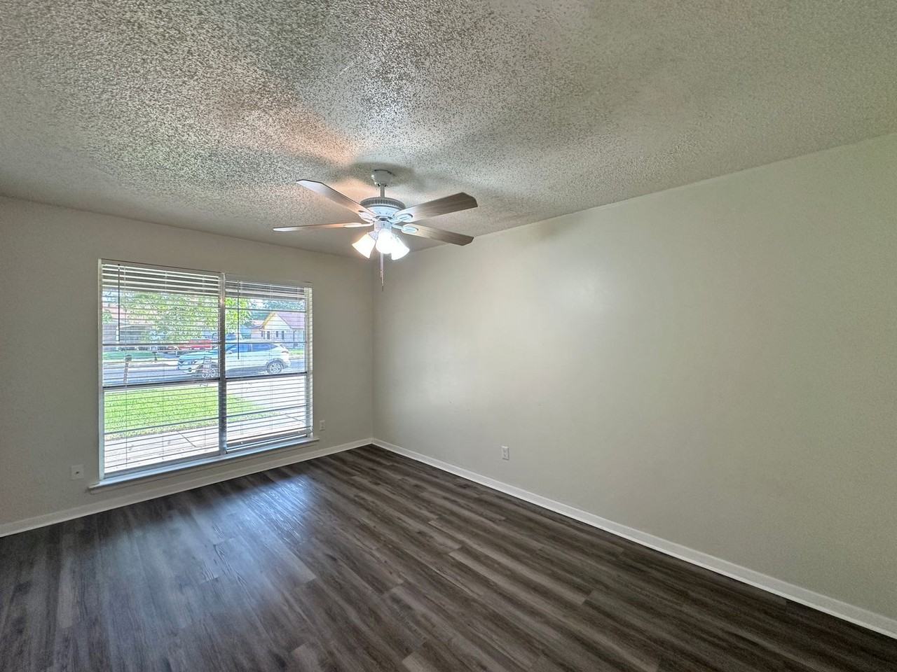1005 Bonner Dr - Photo 2 of 29