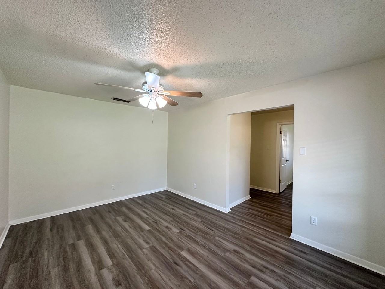 1005 Bonner Dr - Photo 4 of 29