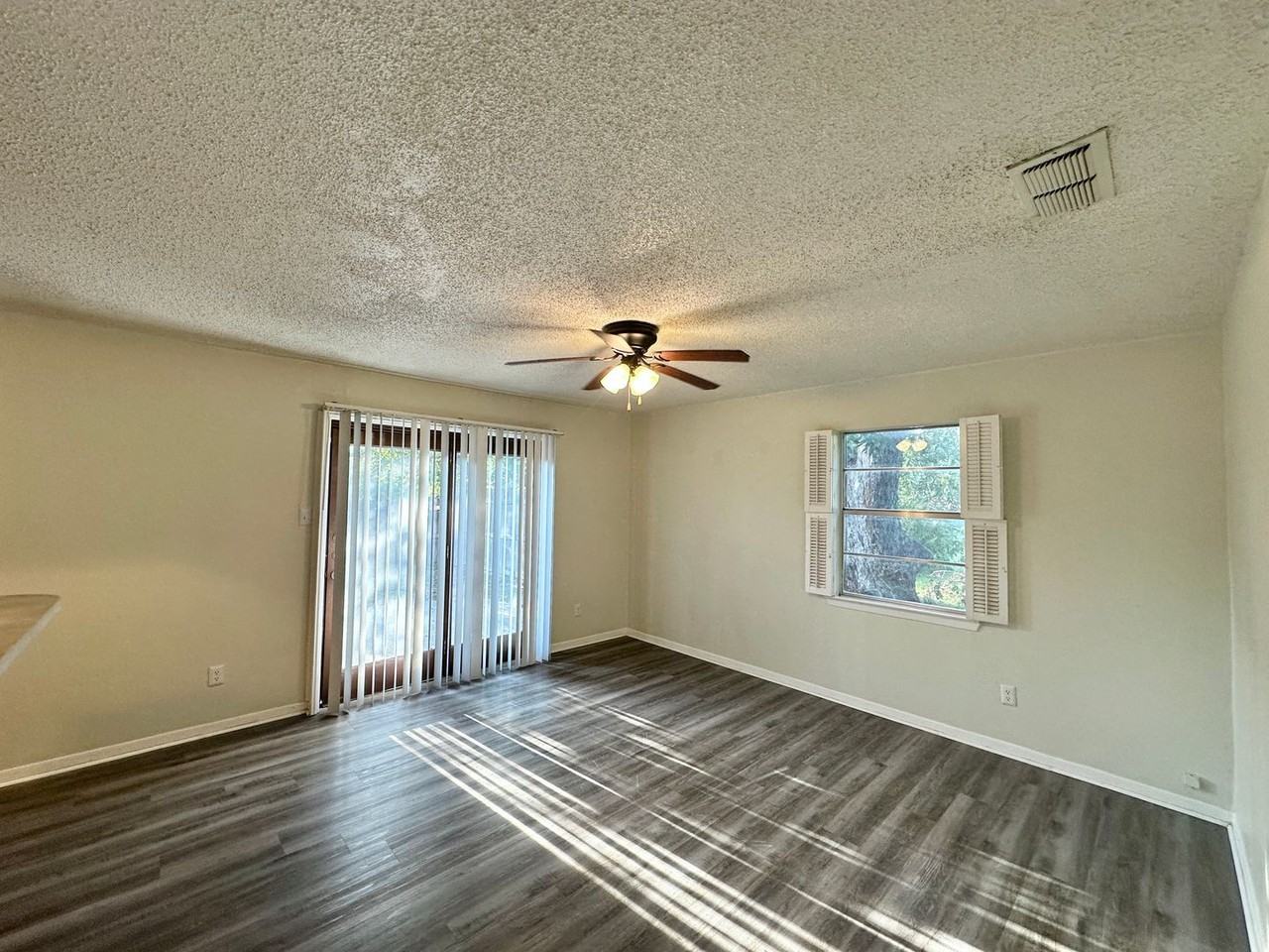 1005 Bonner Dr - Photo 5 of 29