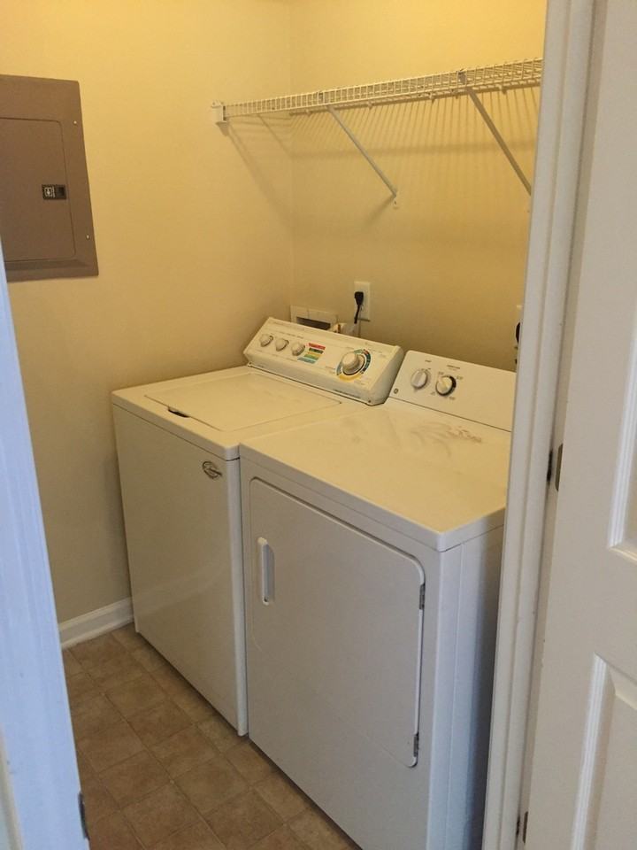 3694 Cotswold Ave Unit 2d - Photo 6 of 8