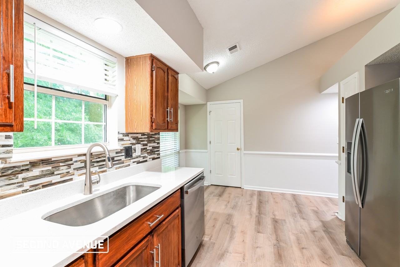 2411 Windridge Dr Ne - Photo 4 of 16