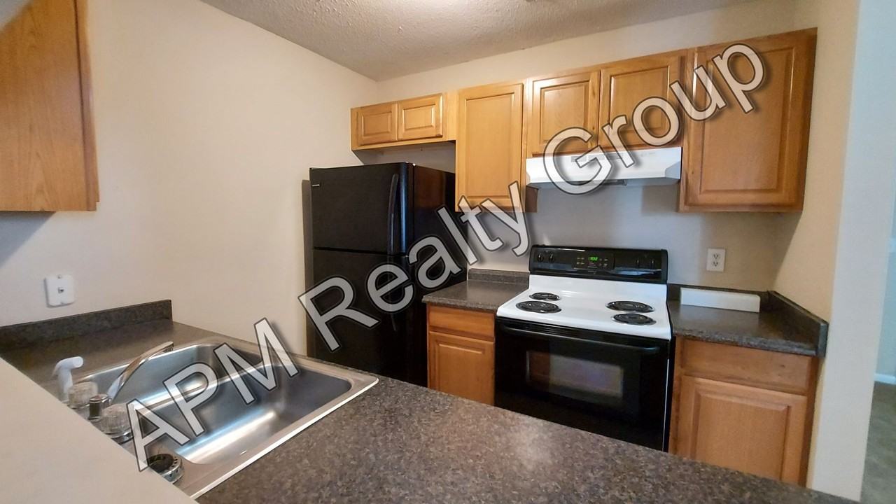 117 Country Town Dr - Photo 2 of 13