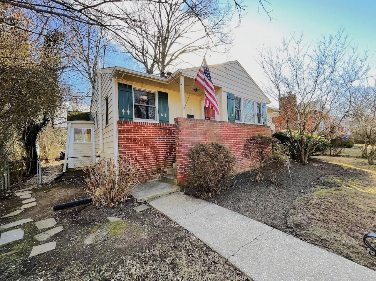 115 Whitmoor Ter - Photo 2 of 15