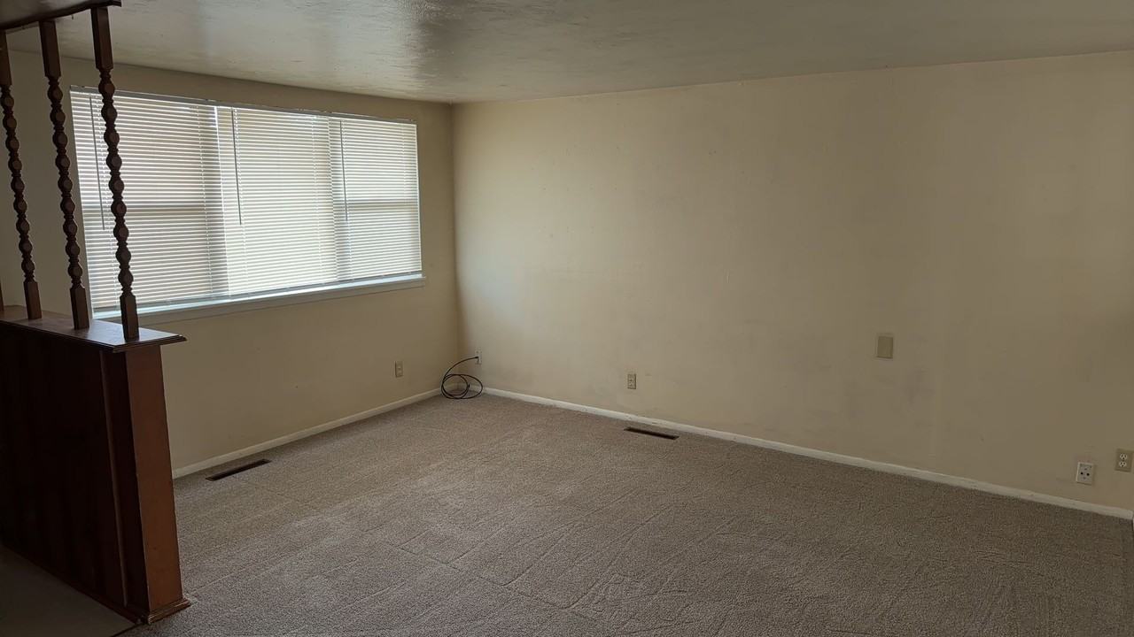 3206 N Hancock Ave - Photo 4 of 17