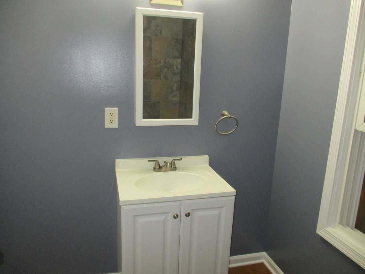 1214 Summit St - Photo 5 of 8