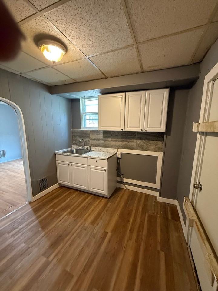 5318 Glenmore Ave - Photo 2 of 6
