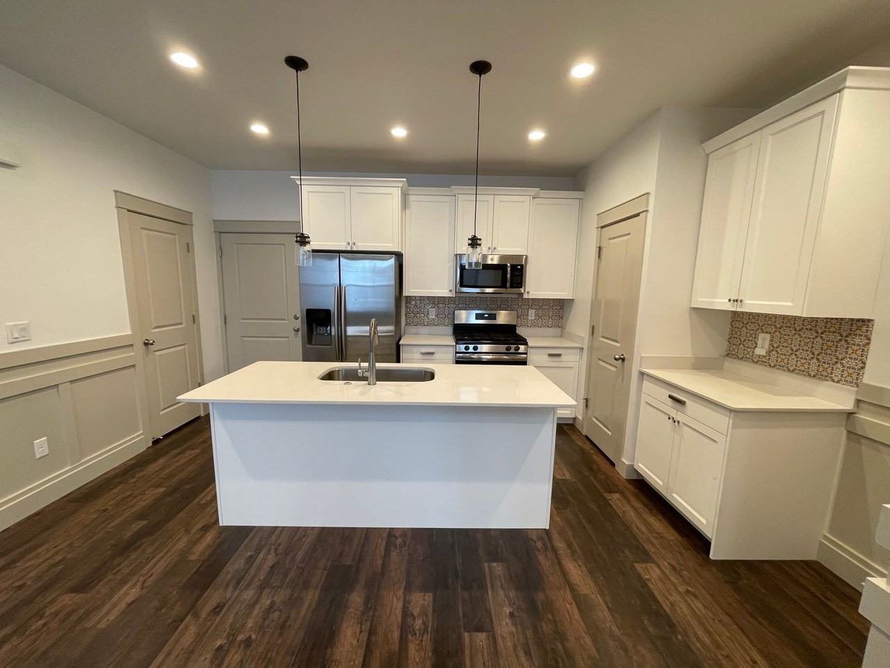280 E Brigham Ln - Photo 2 of 18