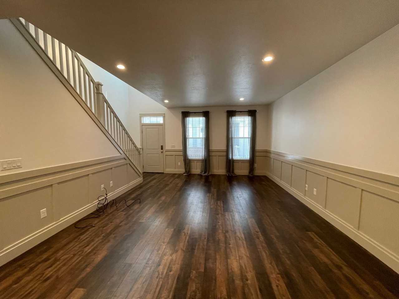 280 E Brigham Ln - Photo 4 of 18