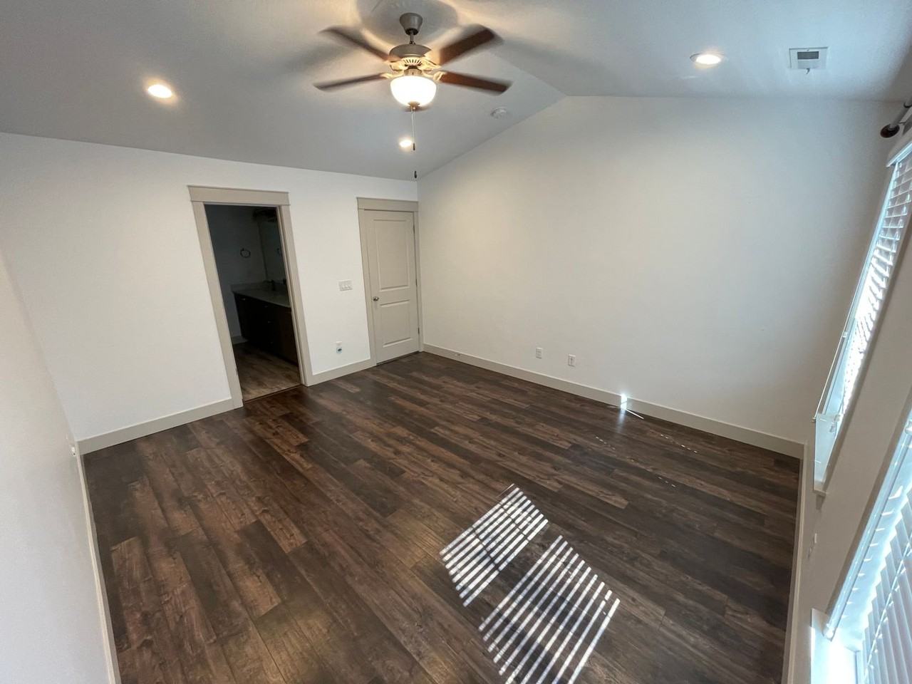 280 E Brigham Ln - Photo 5 of 18