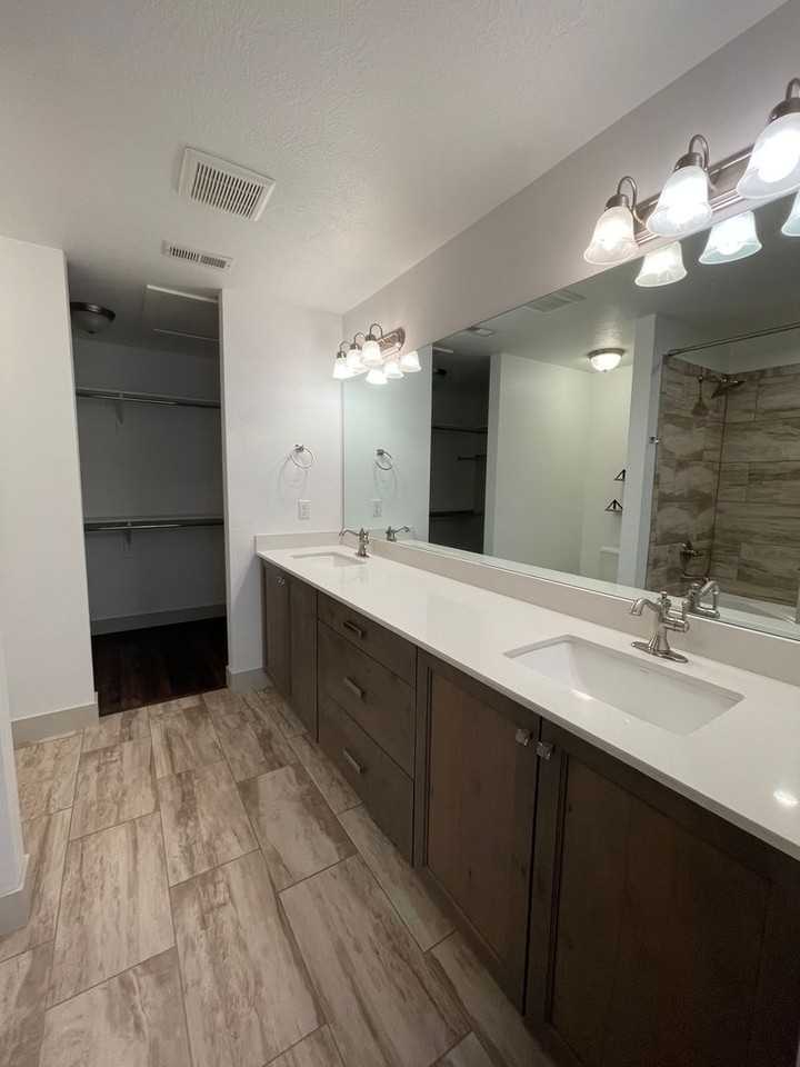 280 E Brigham Ln - Photo 6 of 18