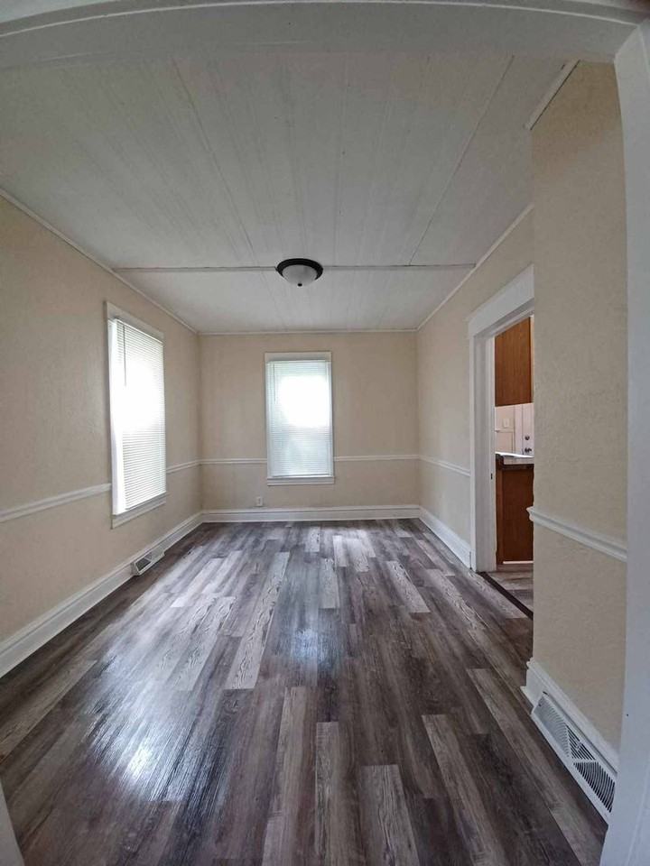 1309 Jackson St - Photo 5 of 8