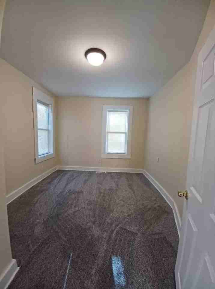 1322 S 6th St - Photo 5 of 11