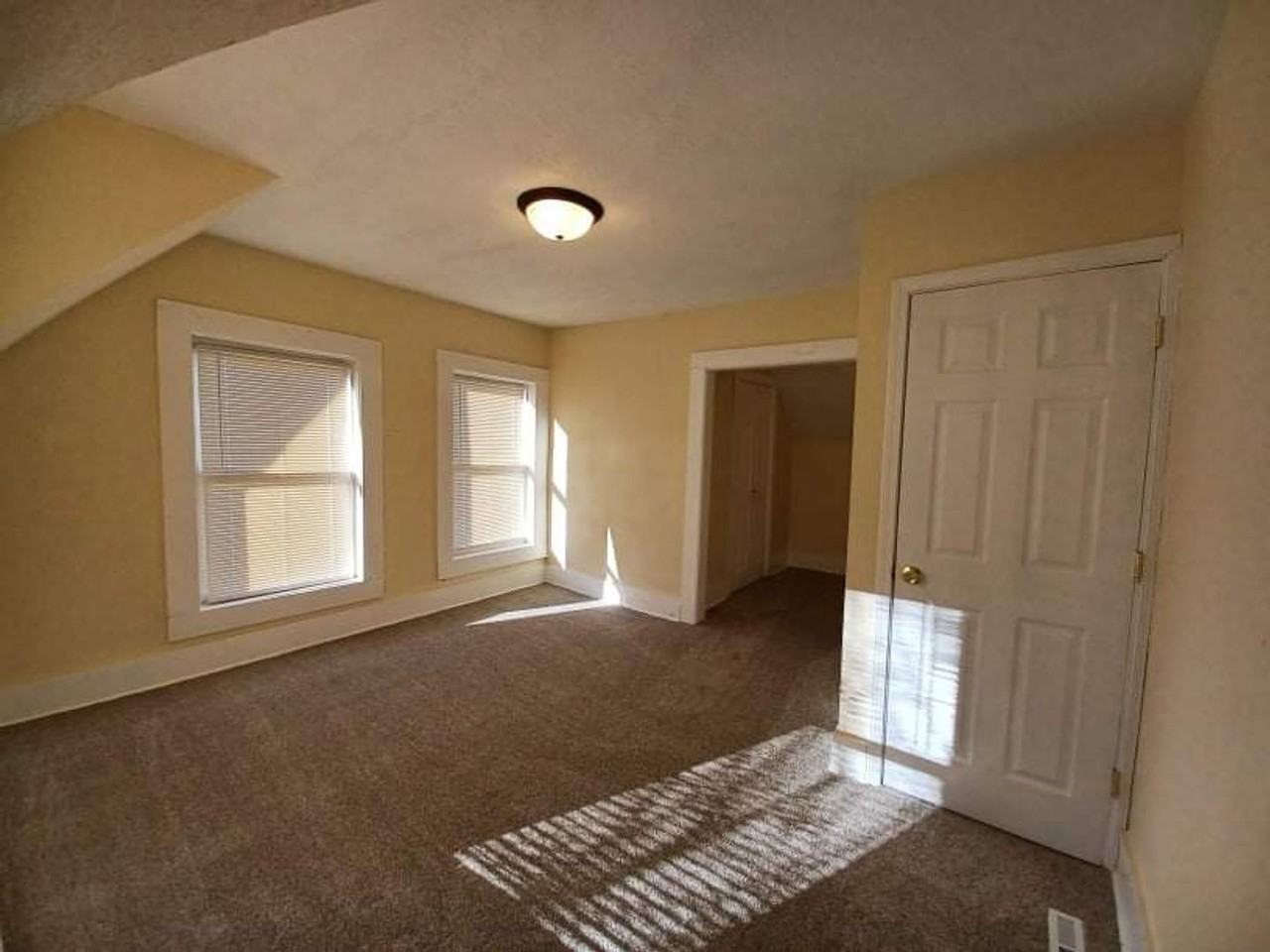 1322 S 6th St - Photo 6 of 11