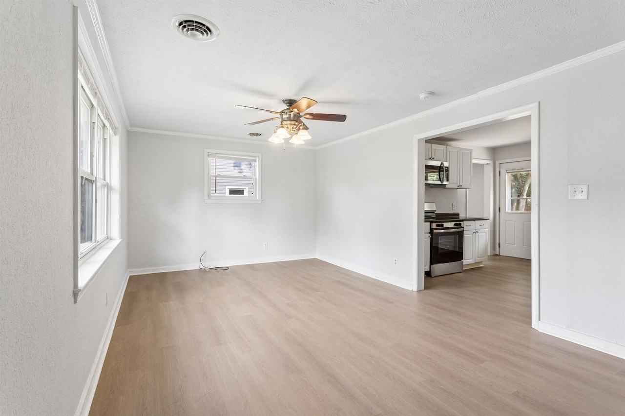 11 Woodhaven Rd - Photo 3 of 28