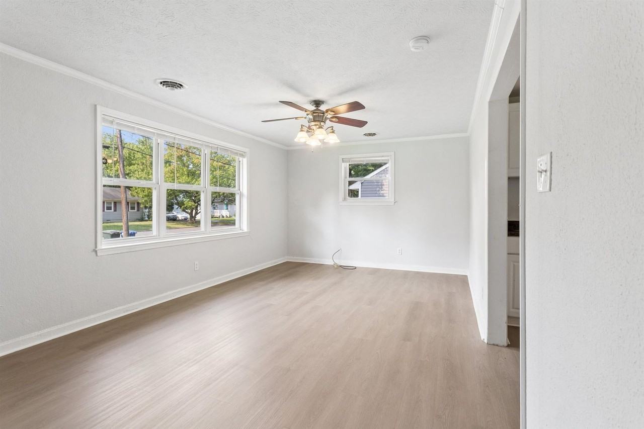 11 Woodhaven Rd - Photo 4 of 28