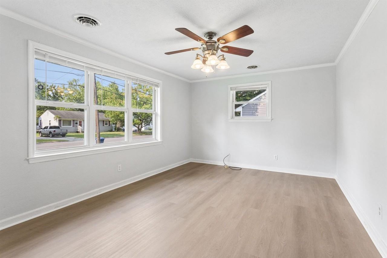 11 Woodhaven Rd - Photo 5 of 28