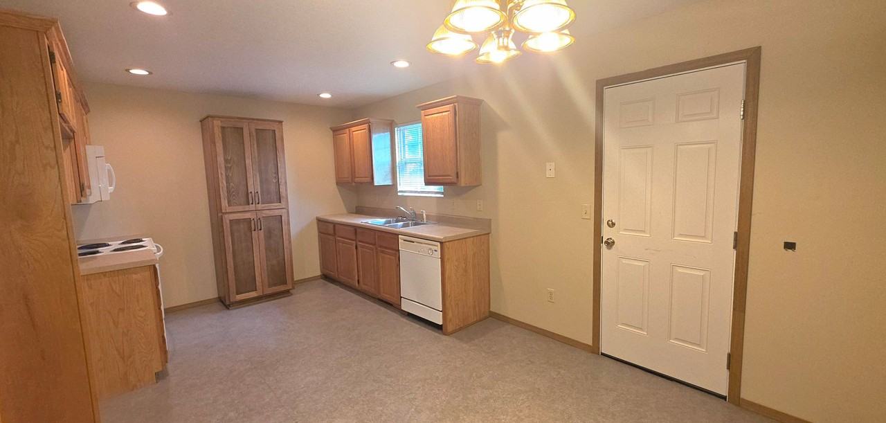 1066 S Missouri Ave - Photo 3 of 10