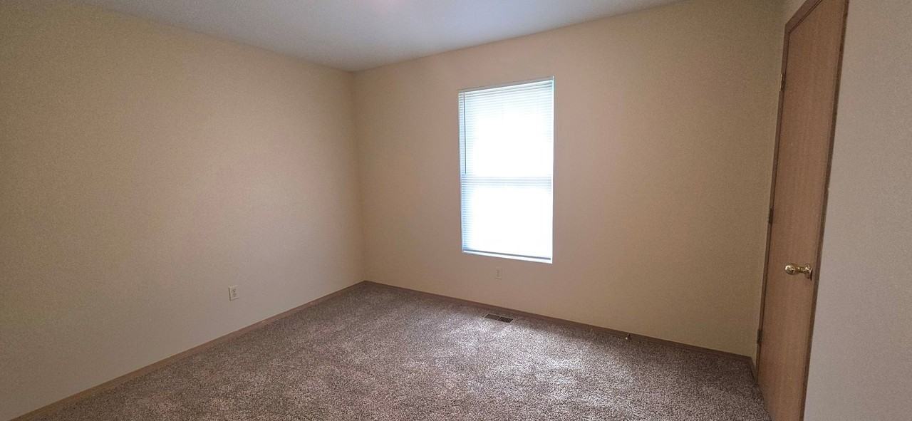 1066 S Missouri Ave - Photo 5 of 10