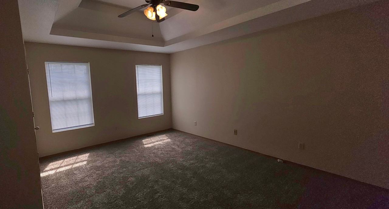 1066 S Missouri Ave - Photo 7 of 10