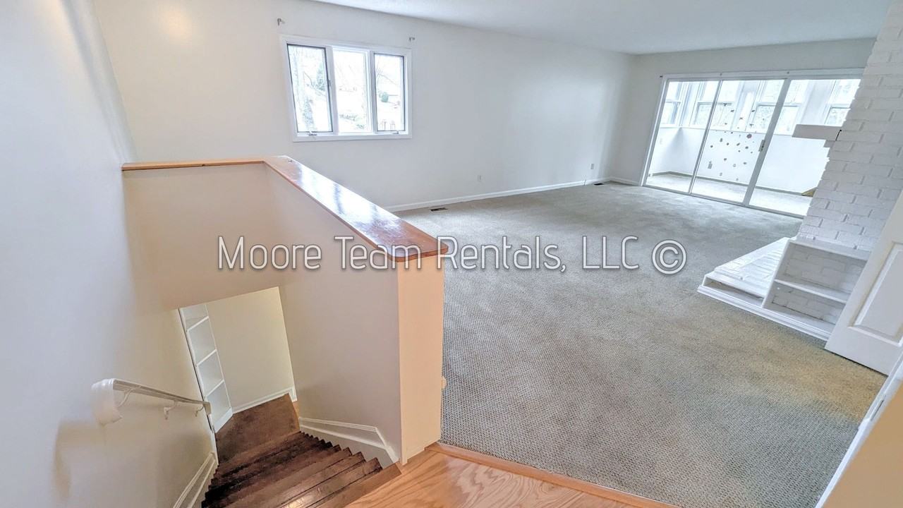 471 Britton Creek Dr - Photo 4 of 24
