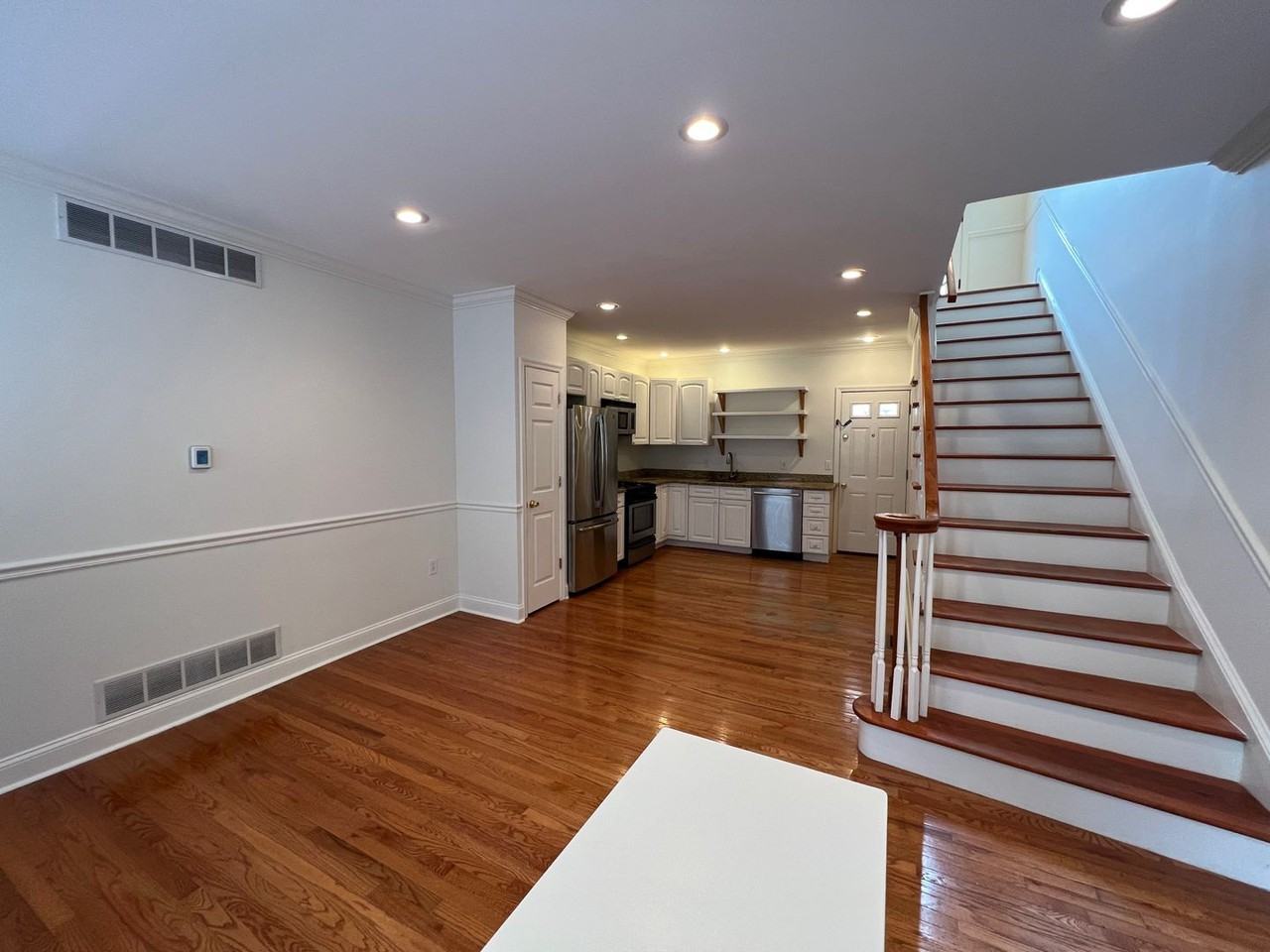 1007 S Chadwick St - Photo 2 of 13