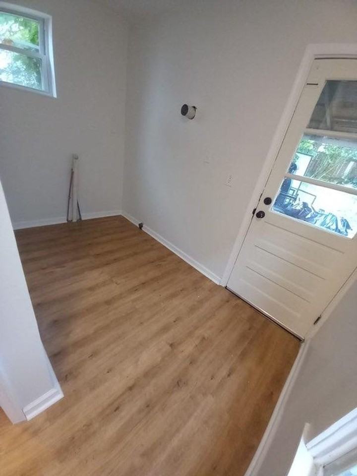 1218 Spring St - Photo 4 of 11