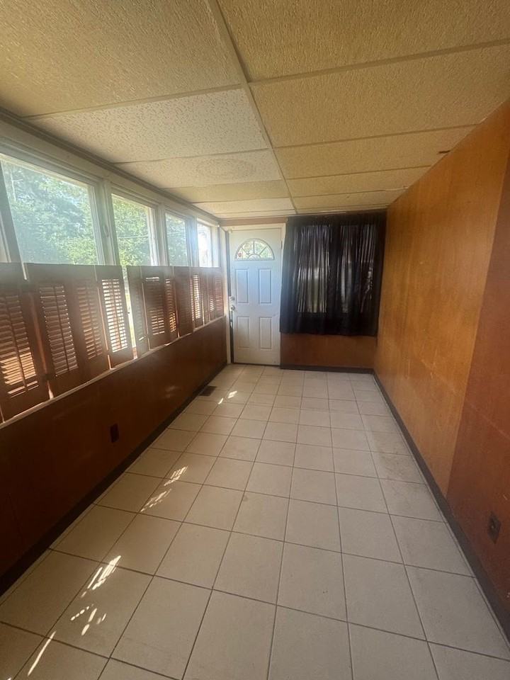 15805 Mendota St - Photo 4 of 7